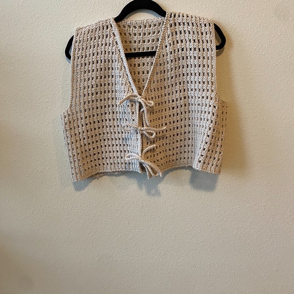 Vest - Picture 2 of 4